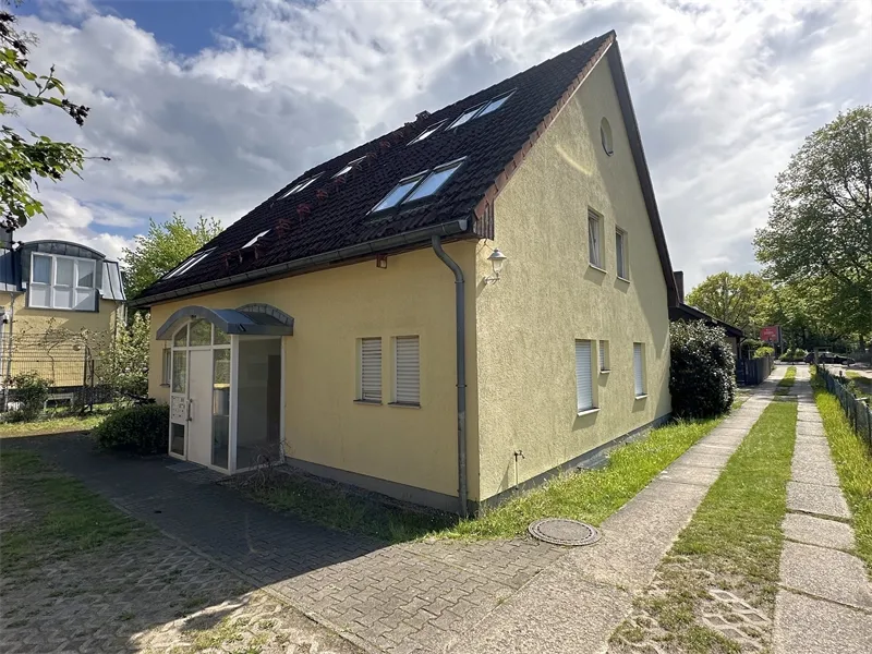 Berlin-Rudow-Buckow - 1 Zi - MIETE - Sonnige Wohnung mit Venylboden verkehrsgünstig gelegen — photo 1